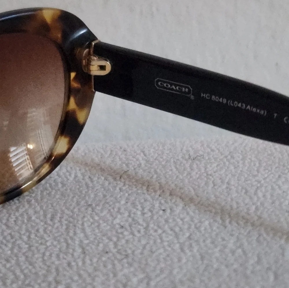 Coach Sunglasses - Picture 4 of 6